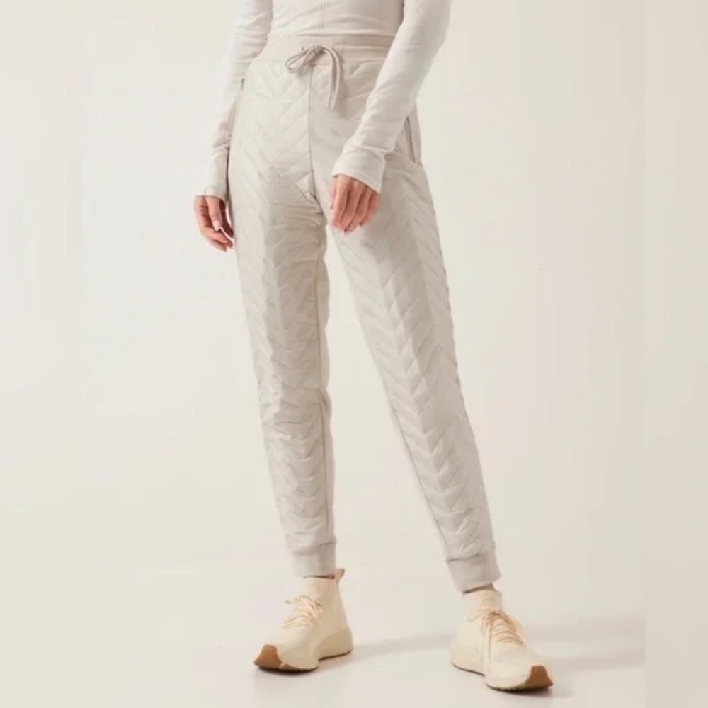 NWOT Athleta Solstice Apres Ski Quilted Jogger Pant Abalone Grey Women’s 10 Tall